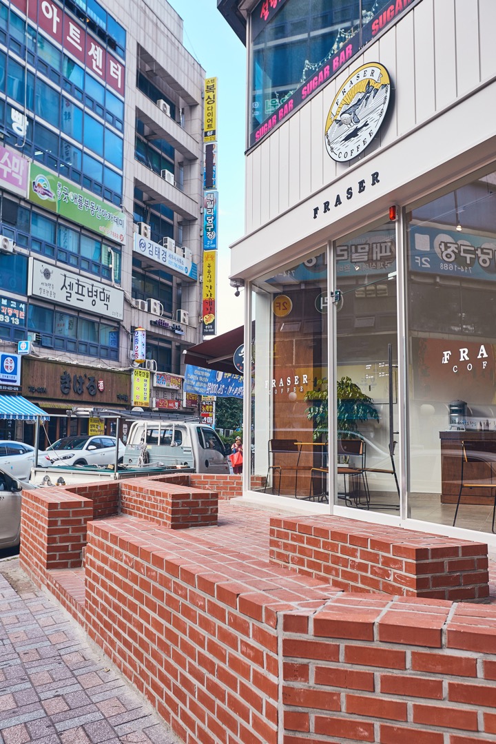 现代简约 17 坪咖啡厅 | 原木质感打造温馨空间-4