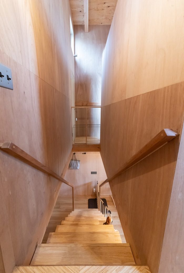 素朴な素材感でシンプルに光と風がぐるりと回遊抜け感が心地いい家 | Architecture | 100%LiFE-2