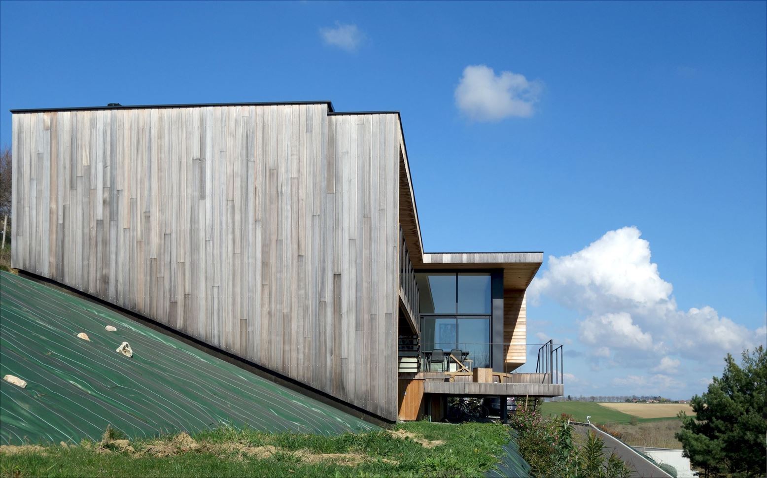 法国南部山间 M House，自然景观与建筑完美融合-23