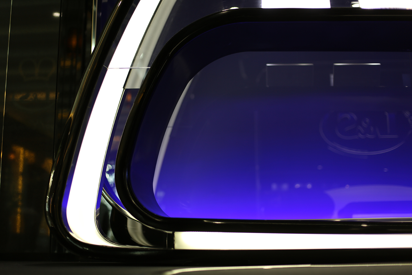 乌克兰科技未来主义展厅设计-21