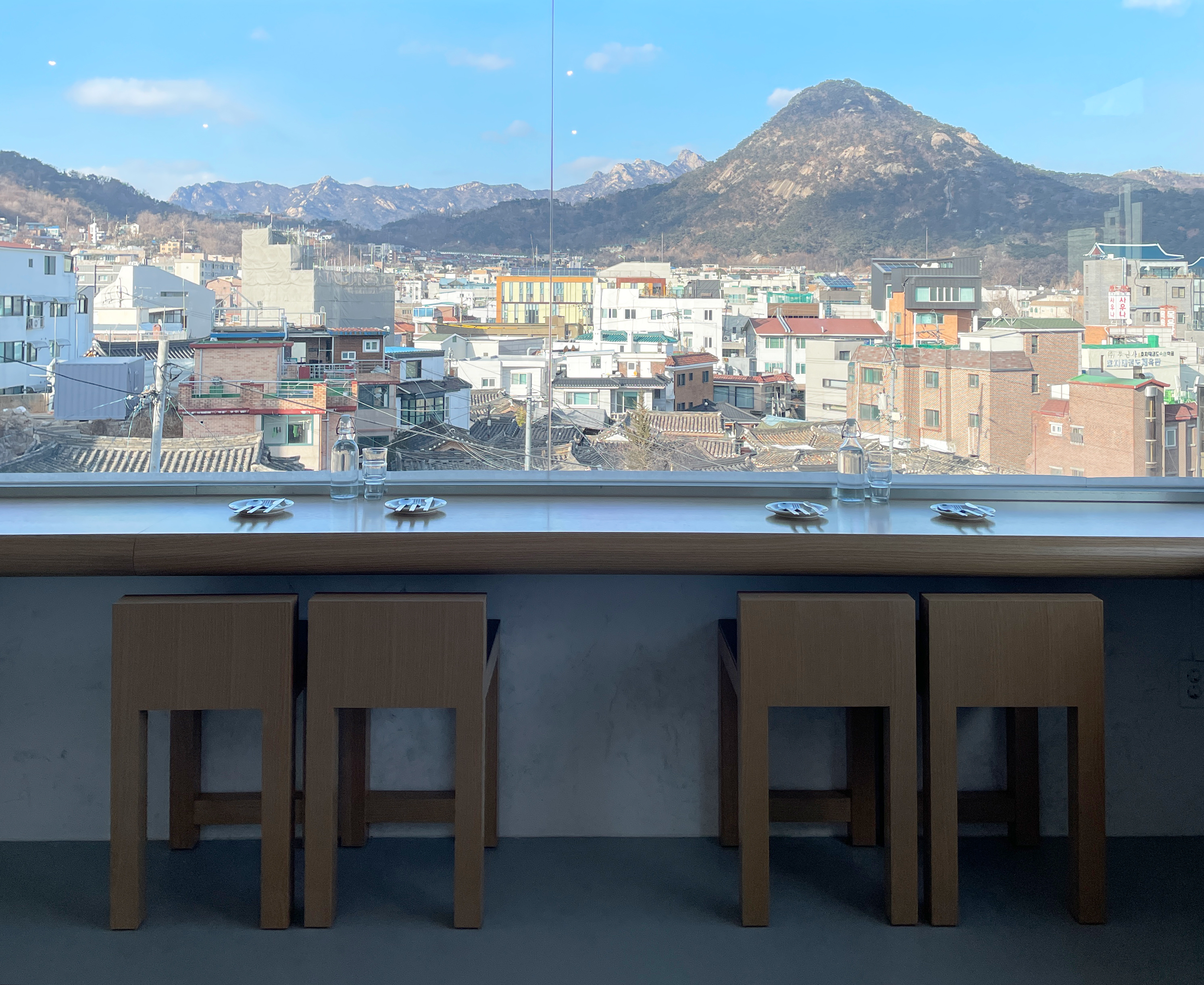 喇嘛猫（注：在法语中Chat意为猫，Lama意为喇嘛，但Chat de Lama可能不是一个常见固定表达，这种理解是基于单词字面意思） 丨韩国首尔丨YT Studio-10