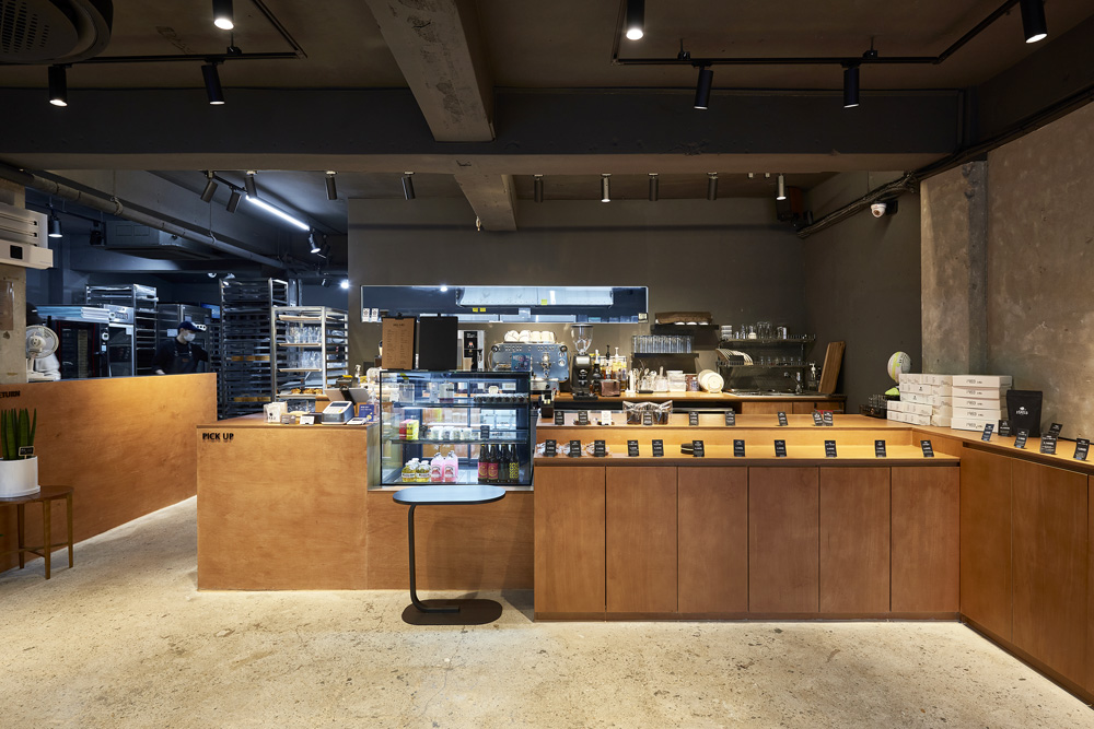 1983 血红救援站 | 高级黑木设计展现独特魅力-5