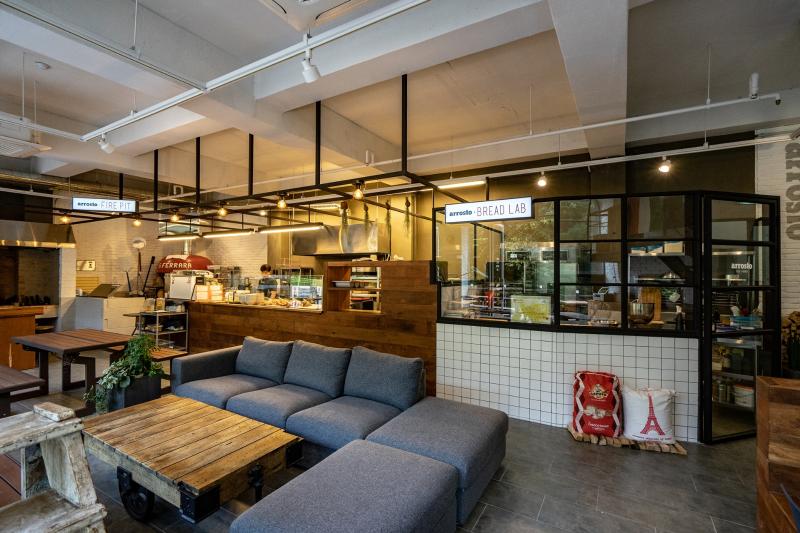 现代简约 40 平米咖啡厅室内设计案例-7