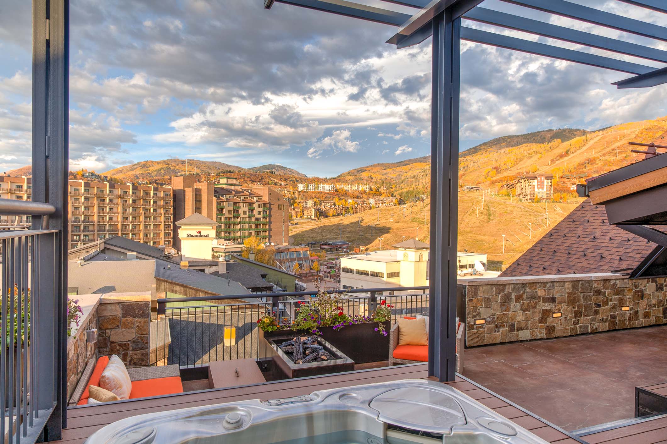 垂直艺术建筑打造四季皆宜的滑雪胜地顶层露台设计-21