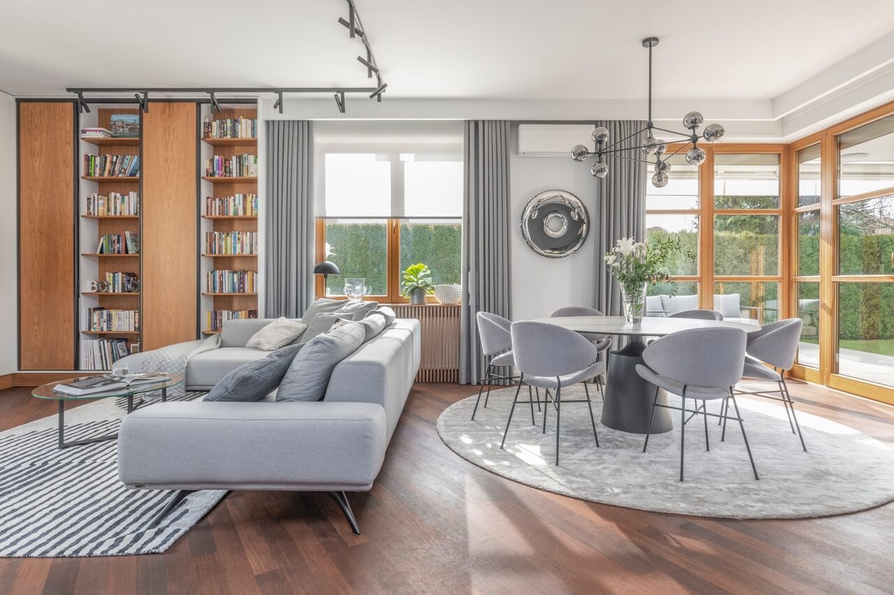 Eklektyczne wnętrza willi w podwarszawskim Konstancinie - projekt nieruchomości z rynku wtórnego - PLN Design-0