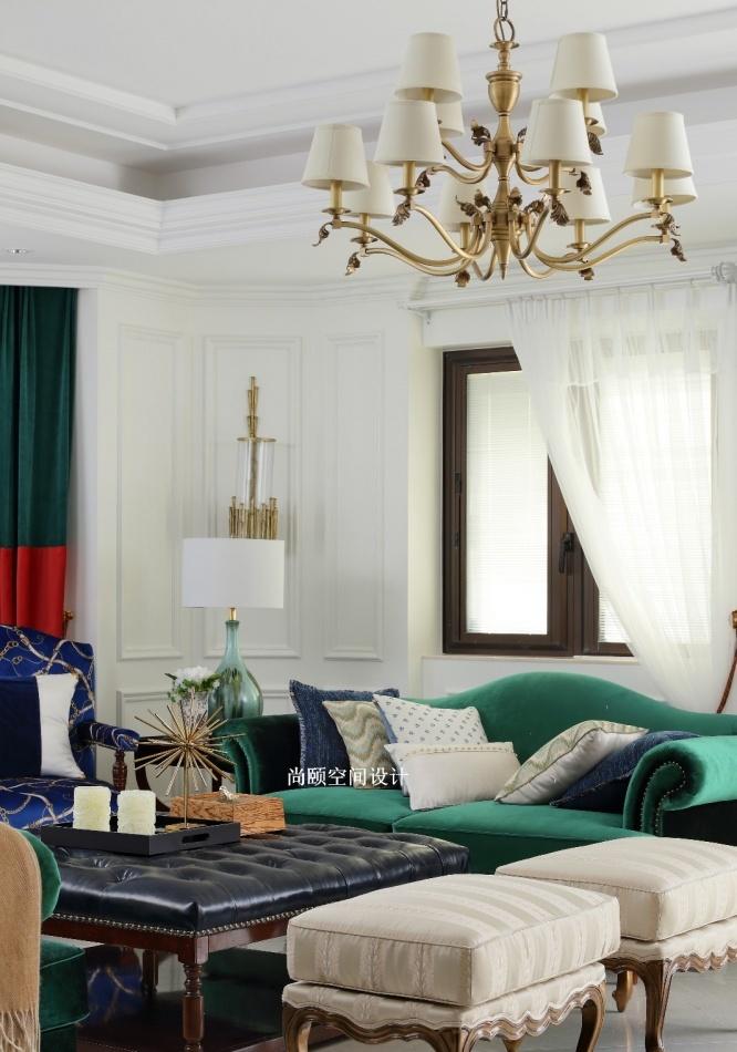 欧式高级卧室设计 | 白色硬装与绿色软装的和谐旋律-2