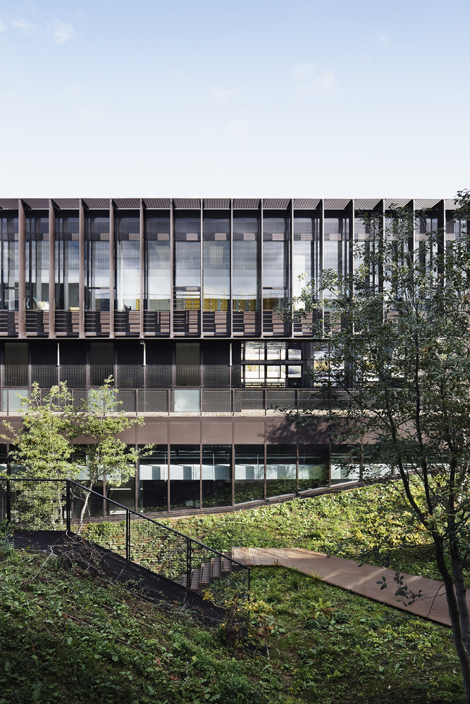 莱昂纳多·达·芬奇技术学院 · 模块化建筑的简约之美-40