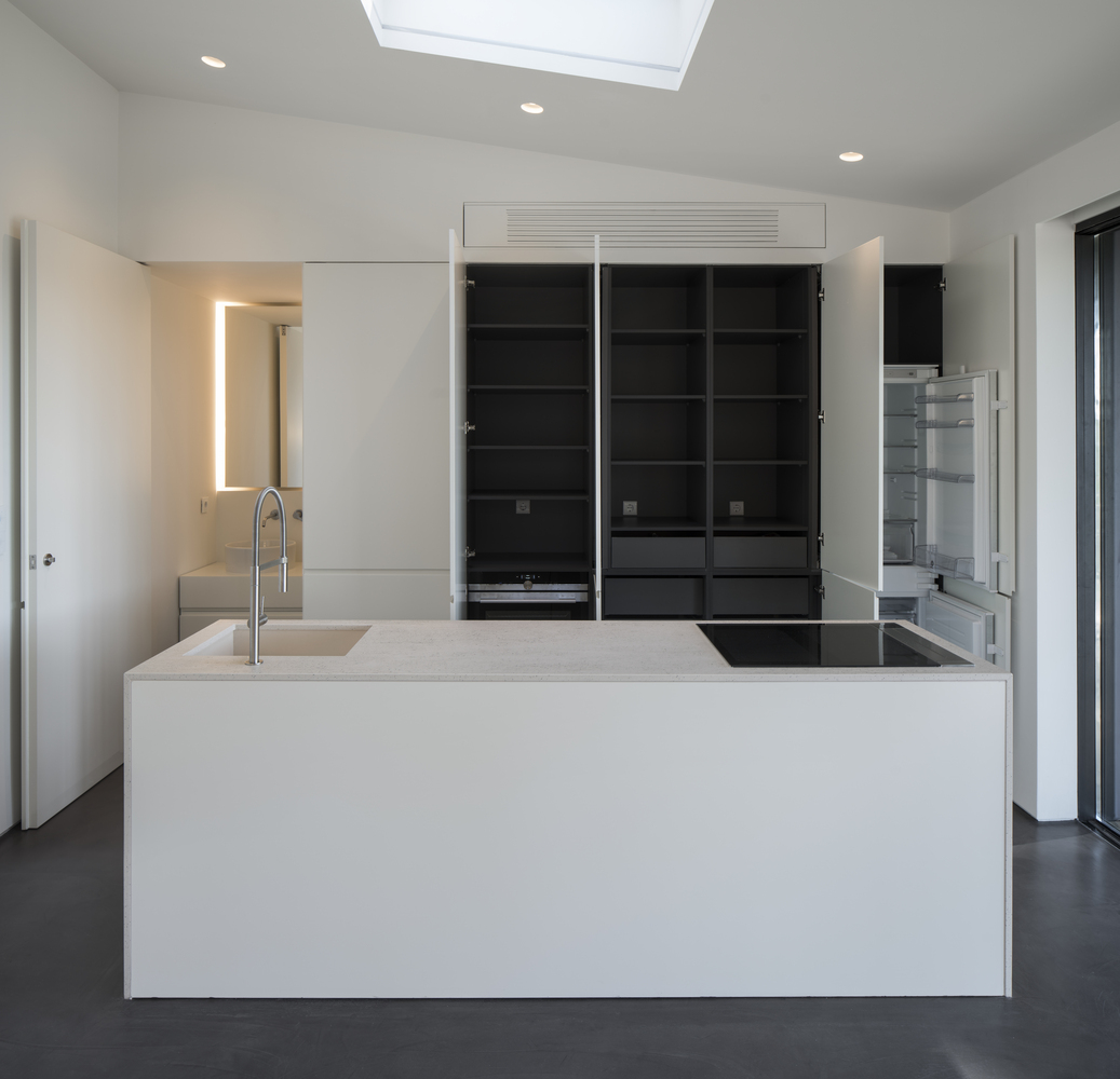 葡萄牙林中的两个黑色小屋-28