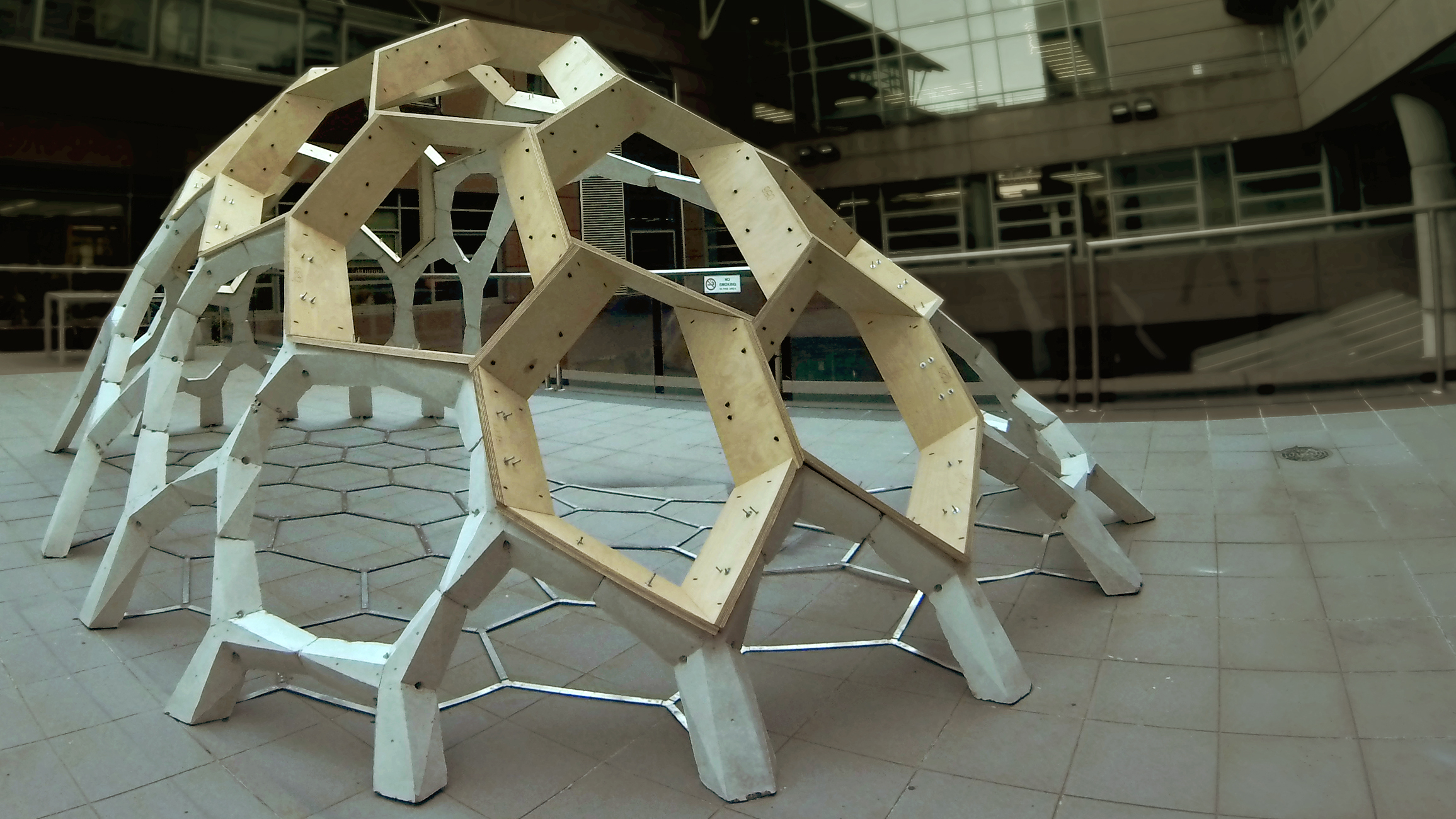 伍重40 · 超级机动动作（伍重，40）

注：Utzon常见为人名，音译为伍重 ，比如著名建筑设计师约恩·伍重（Jørn Utzon） 这里不清楚Utzon40确切所指，如果结合具体语境Utzon40有特定含义，可进一步提供相关信息以得到更精准的翻译 丨澳大利亚悉尼-23