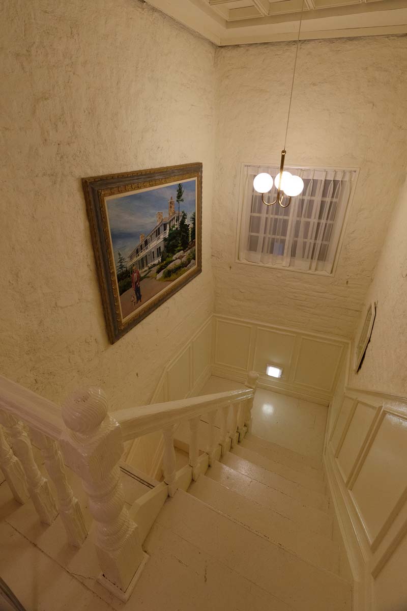 欧式家庭氛围的简约咖啡馆设计-10