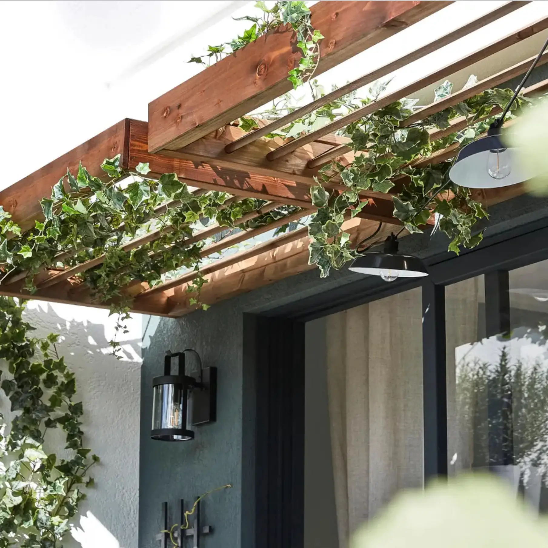 “灰调城市阳台 | 绿意盎然的种植空间”-7