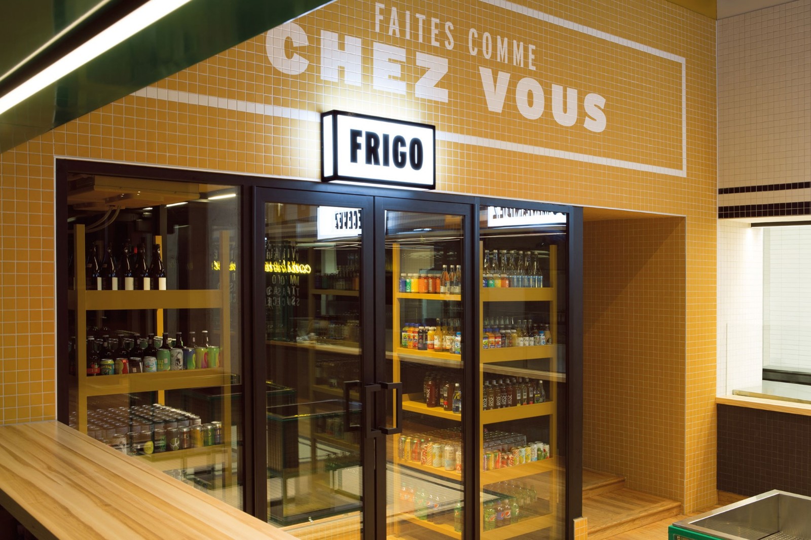 魁北克"À Domicile"工业风餐厅-7