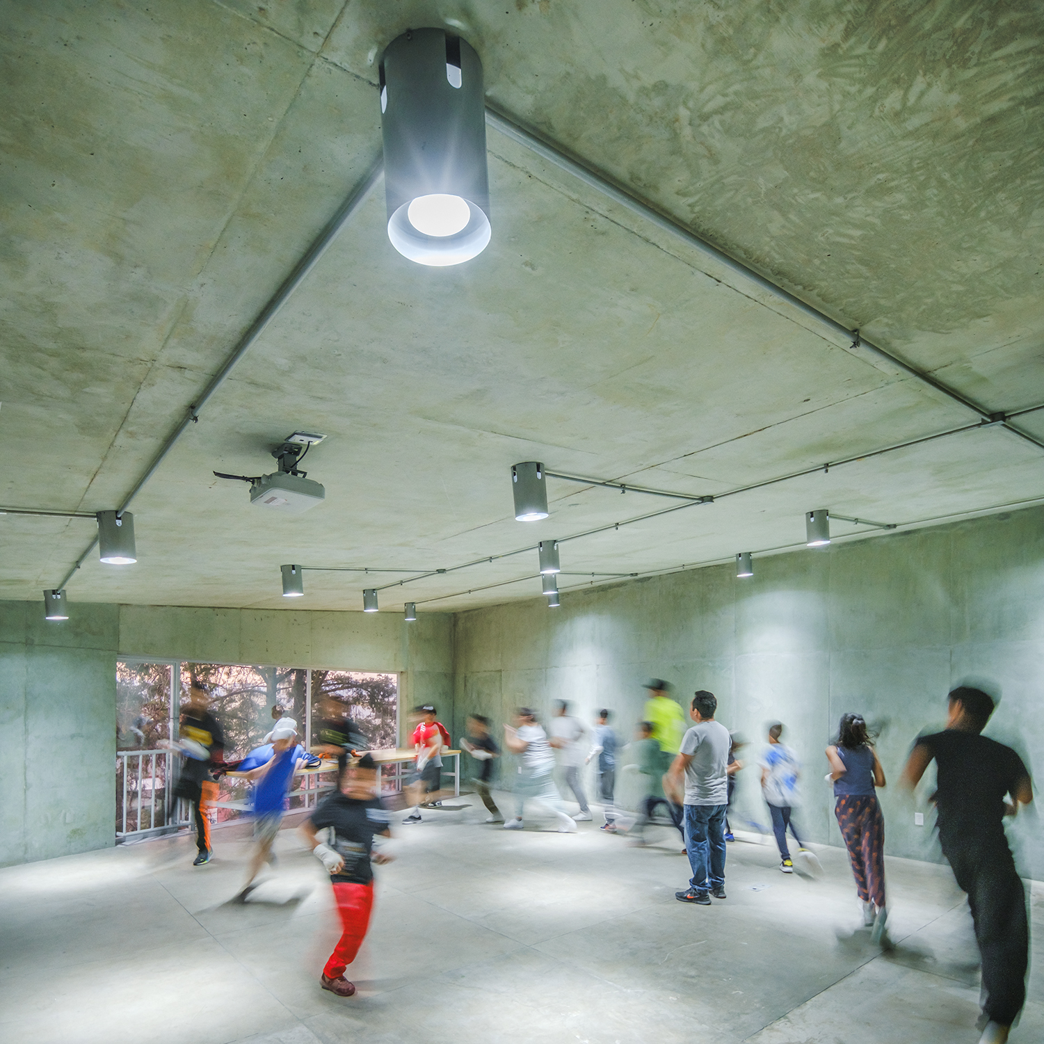 墨西哥市推動 PILARES 計畫：WORKac 與 Ignacio Urquiza Arquitectos 用綠色混凝土建造社區活動中心，在弱勢地區點燃希望之光 | FAM-54