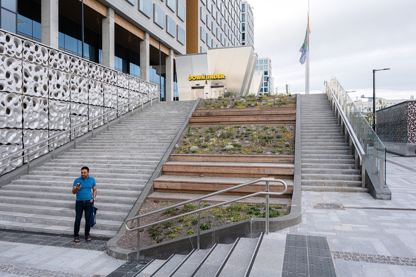 芬兰赫尔辛基 Tripla 购物中心绿色景观设计-11