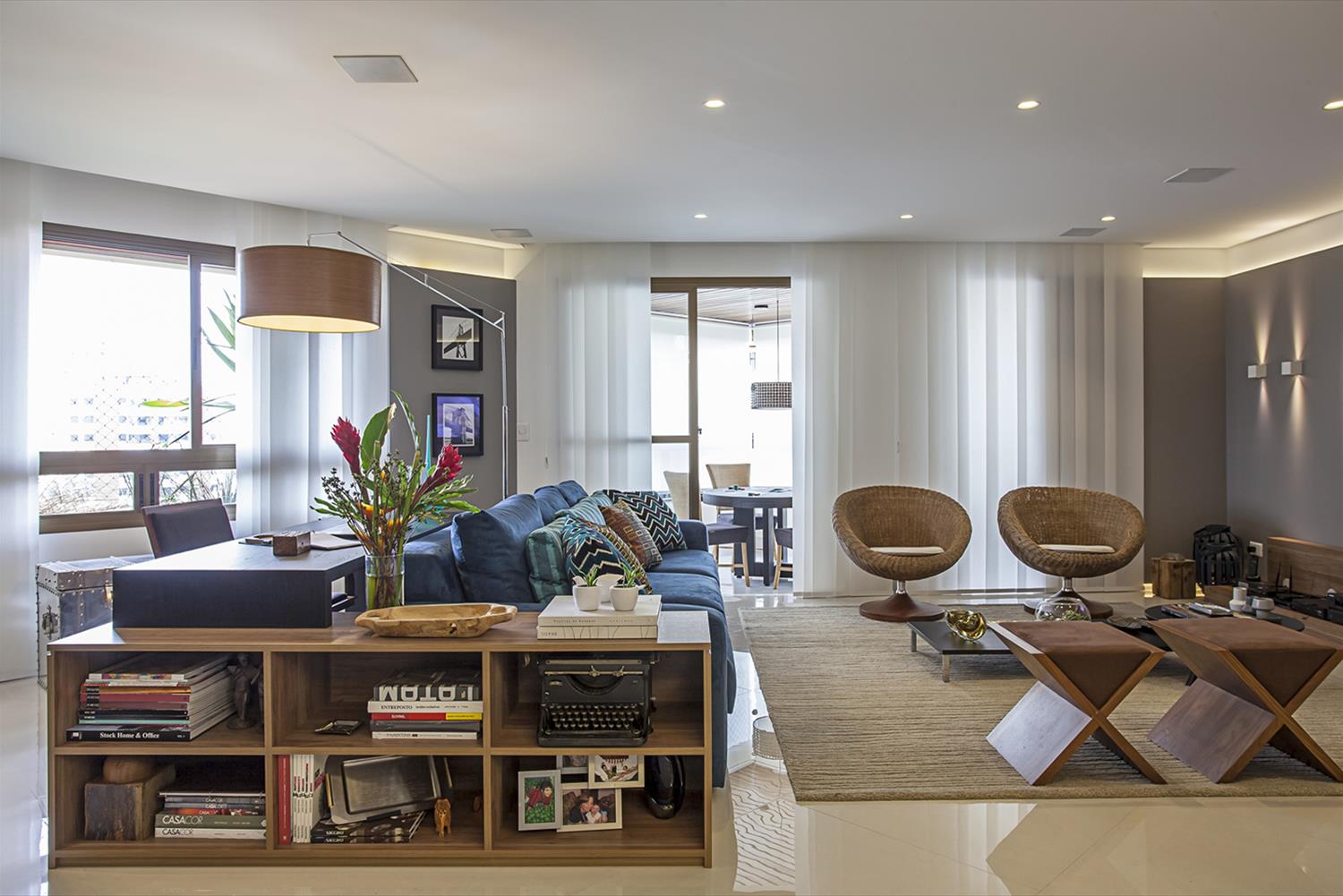 90 年代公寓现代化改造 | 木质与玻璃的完美融合-1