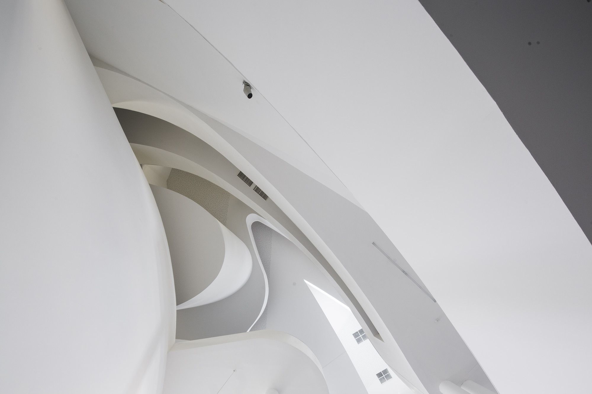 融合新旧的法国巴尼奥莱市政厅设计-18