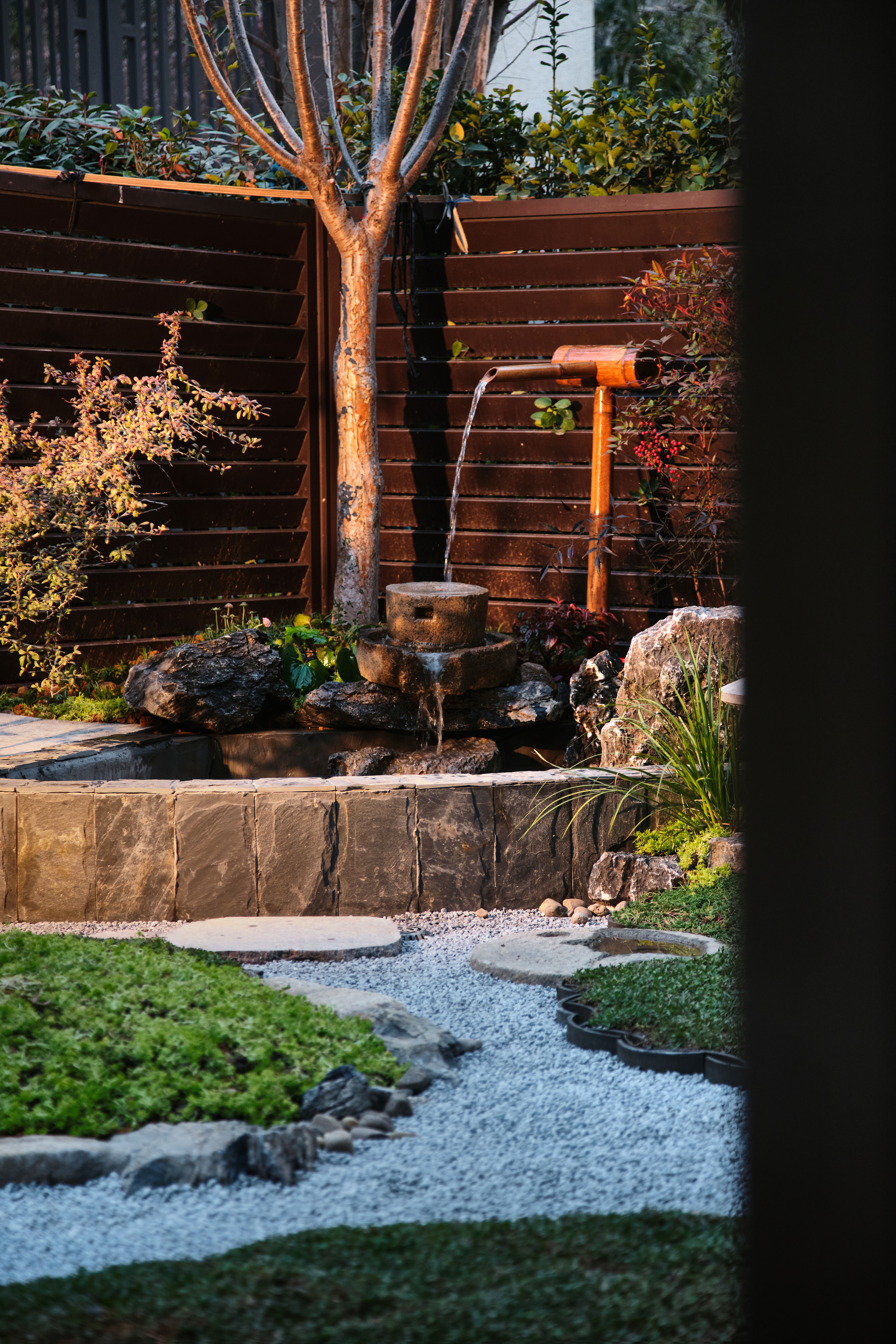 300㎡解构主义空间，建筑系海归独居男的精神自留地-3