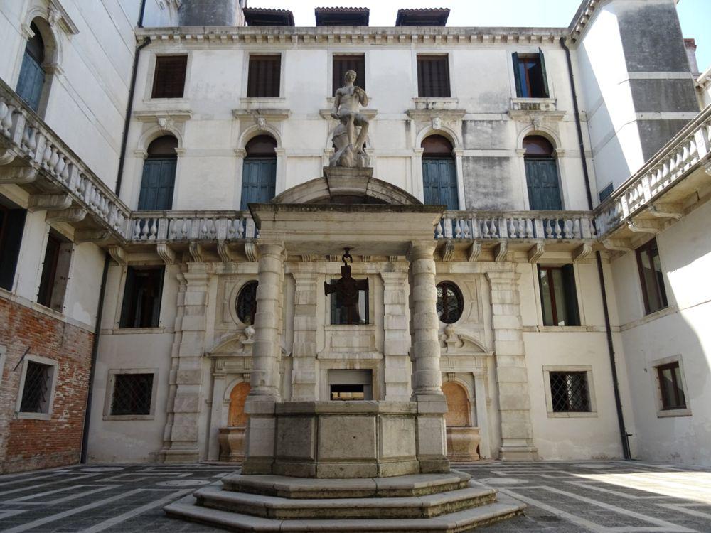 カ・ペーザロ | イタリア の建築【世界建築巡り】-38