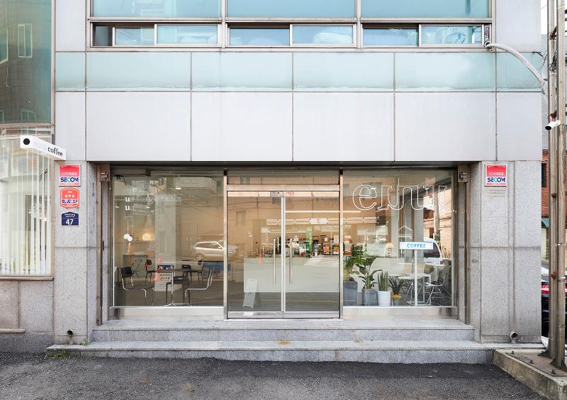 简约白色调 17 坪咖啡馆设计-2