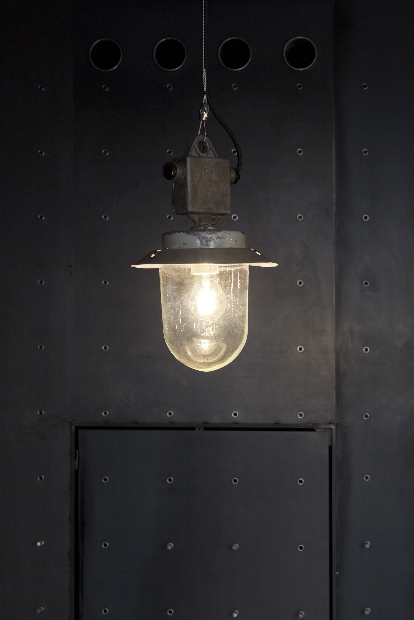 RIEDEL 酒杯捷克展示店,纯美玻璃与原始材料的对话-24