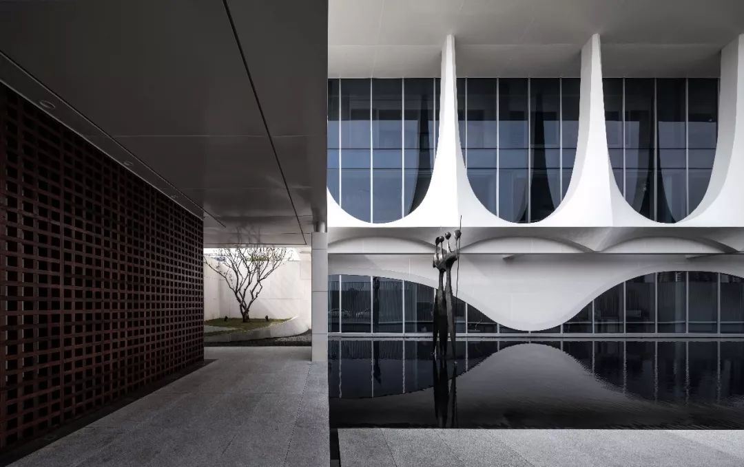 南京中海·左岸澜庭 | 曲线之美，诠释现代建筑的灵动与诗意-78