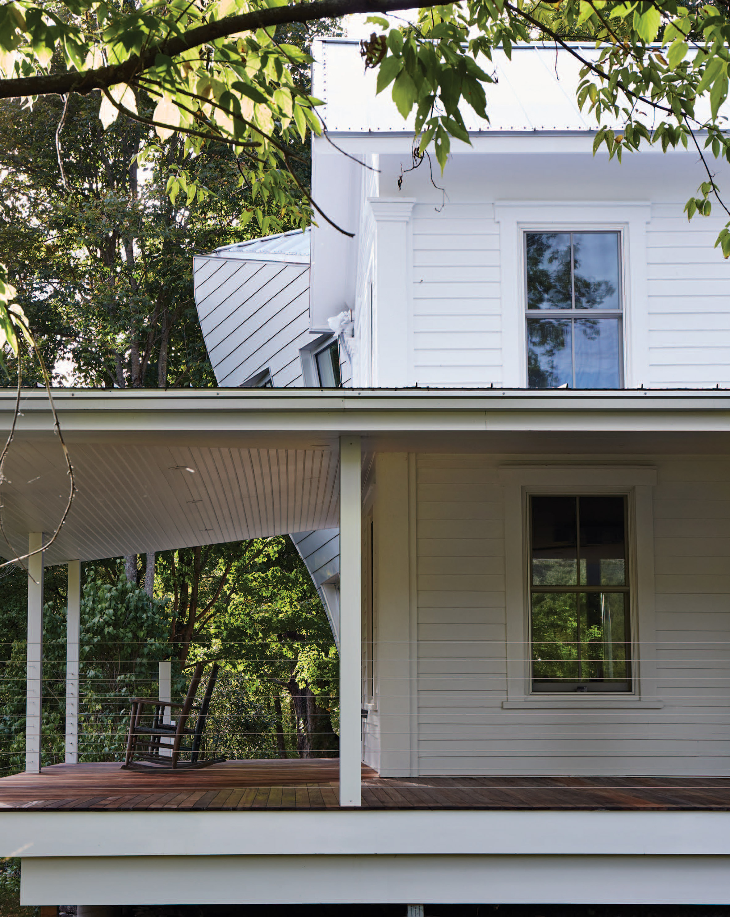 Curvaceous extension by Tom Givone abuts farmhouse in Pennsylvania-5
