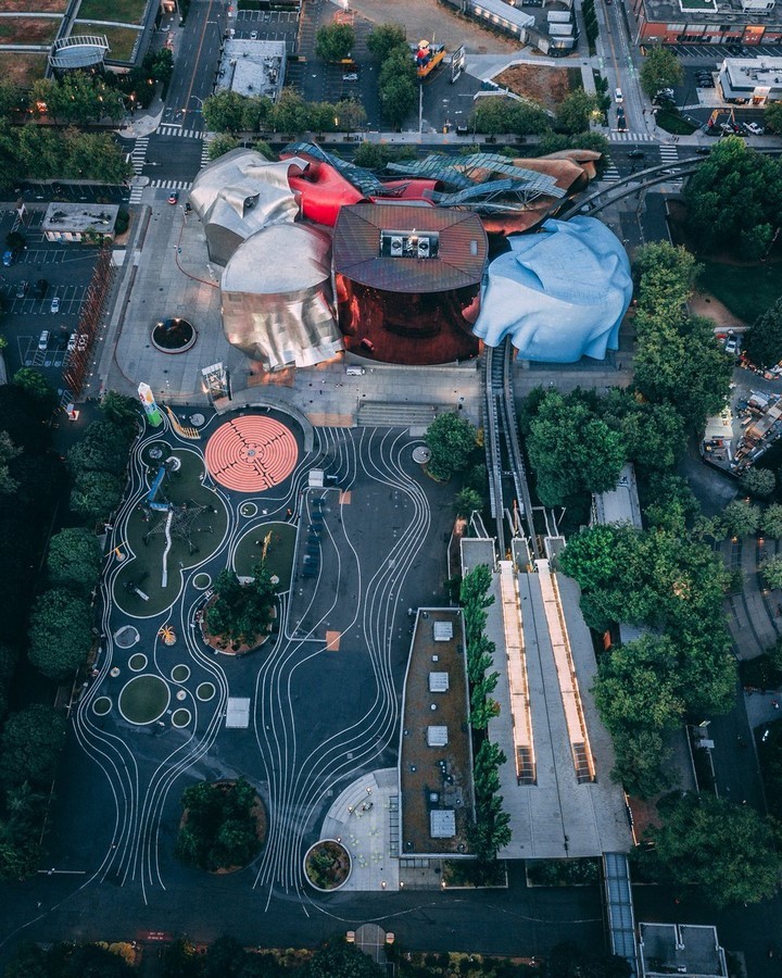 Frank Gehry- 15 Iconic Projects - RTF | Rethinking The Future-45