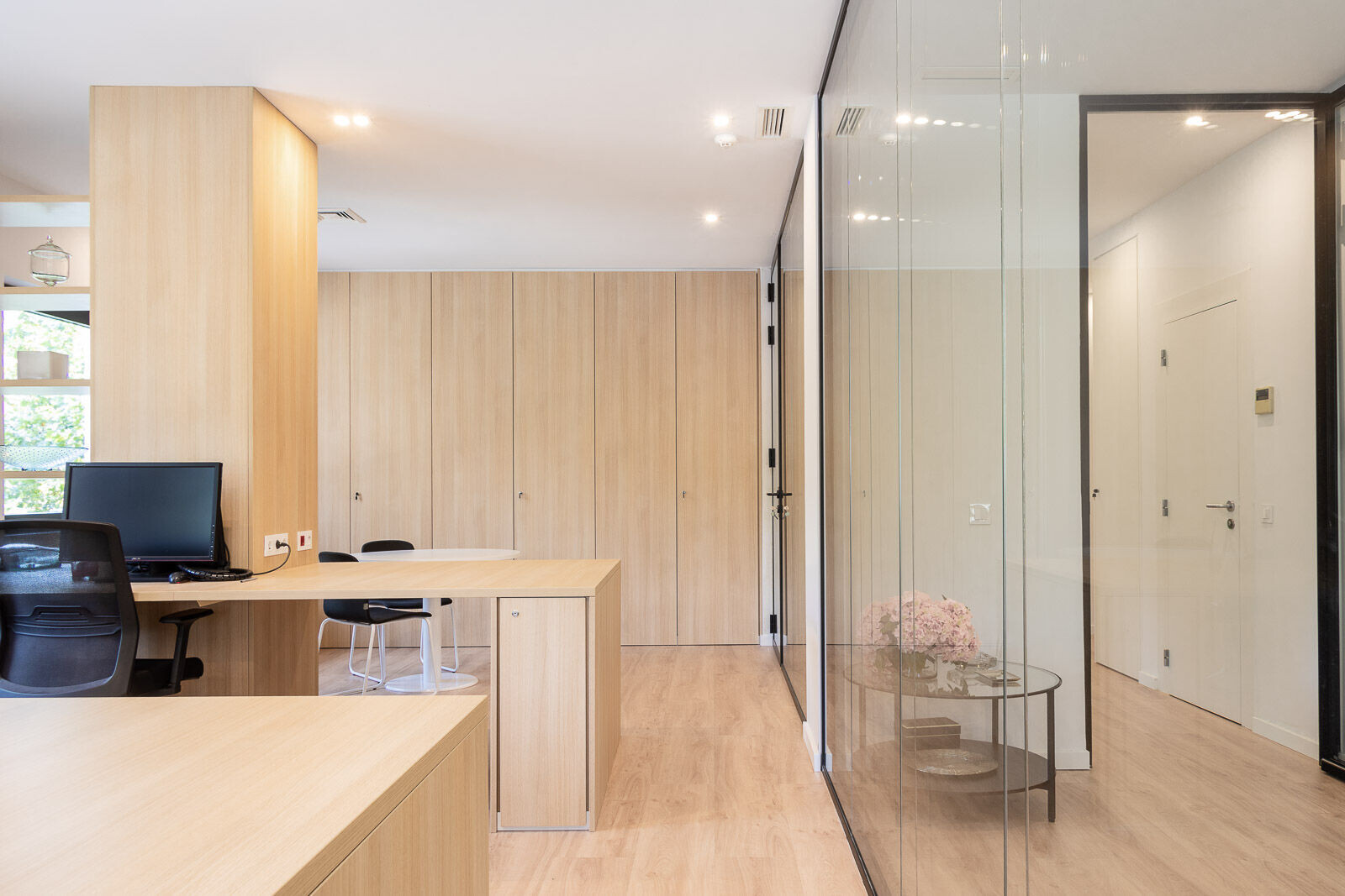 里斯本中心区的极简办公室设计-14