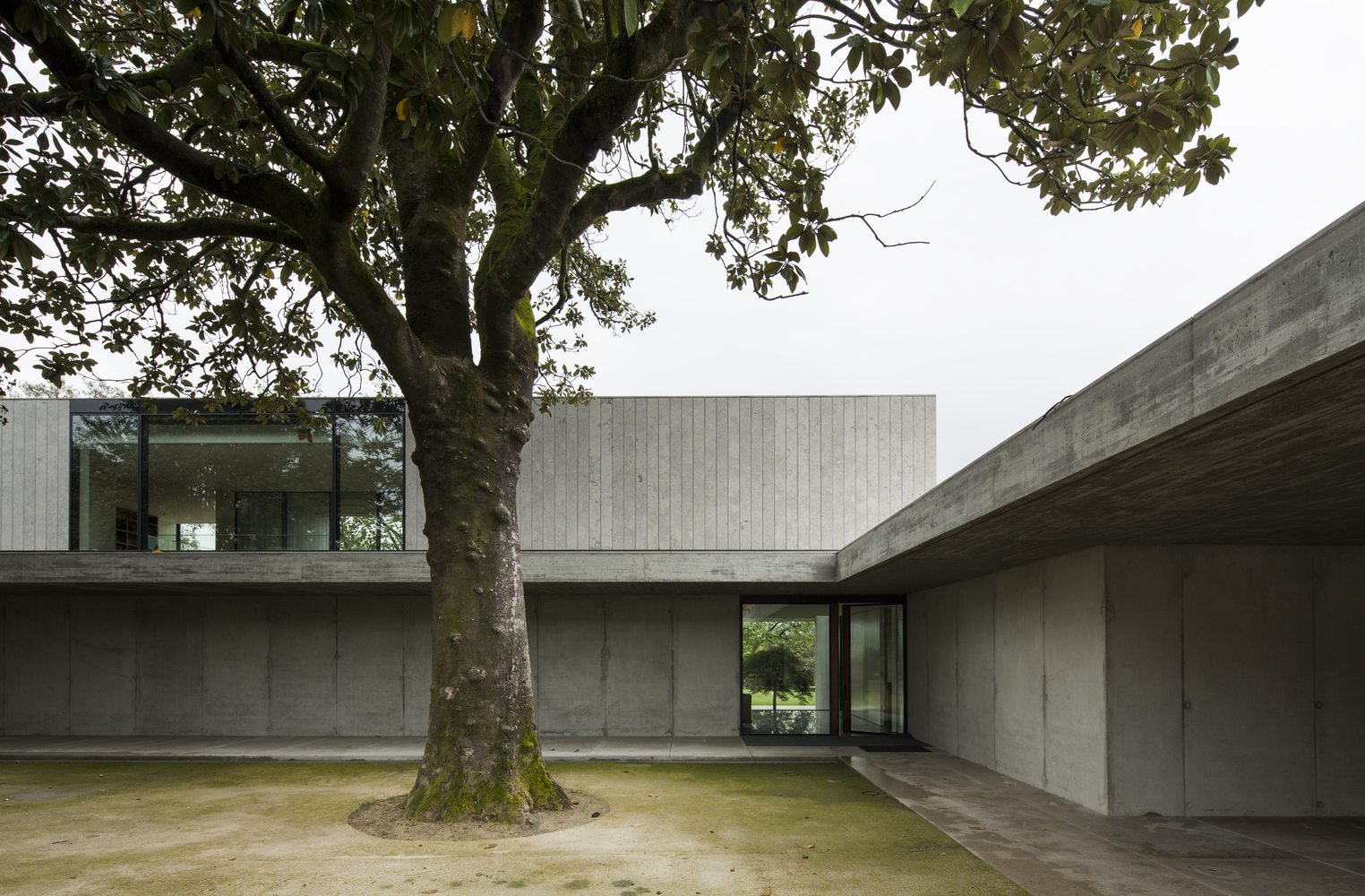 葡萄牙 Soutelo 乡村别墅 | 和谐融入自然的室内设计-10