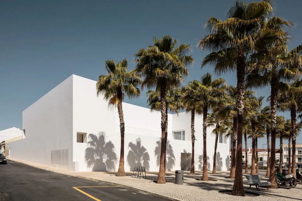葡萄牙 Grândola 图书馆丨MGA + Pedro Domingos Arquitectos-10