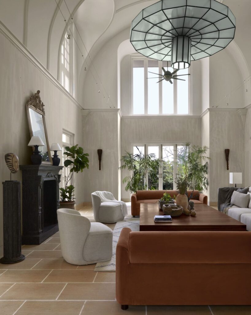 鸡蛋花庄园

注：Frangipani常见指鸡蛋花 ，Estate有庄园、地产等意思，结合语境这里翻译为鸡蛋花庄园较为合适 丨FADD Studio-23