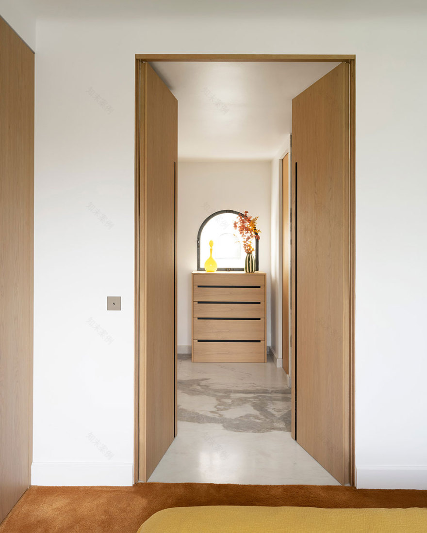 巴黎独特复式公寓 | 工业风与色彩艺术的完美融合-10