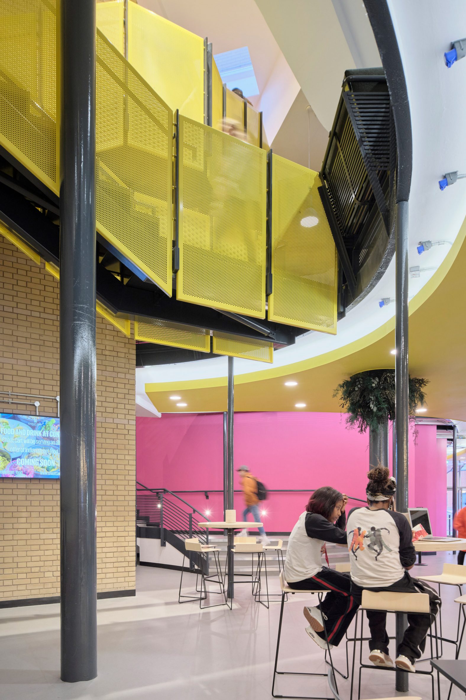 曼彻斯特青年剧院绿色更新，金属表皮与环保设计成亮点-18