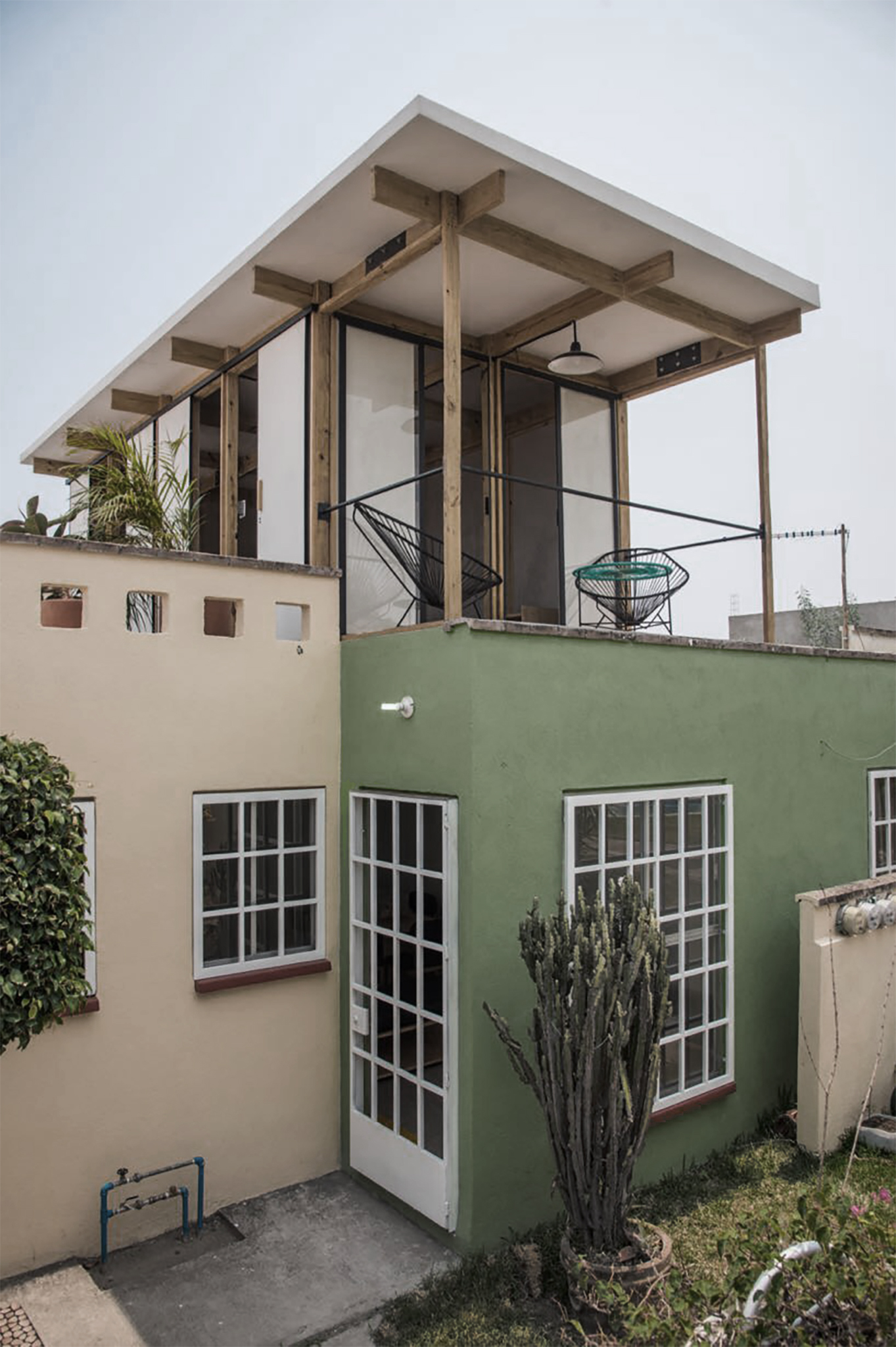 “联合国建筑师事务所”住房扩建 | 木结构打造 16 平米舒适空间-7