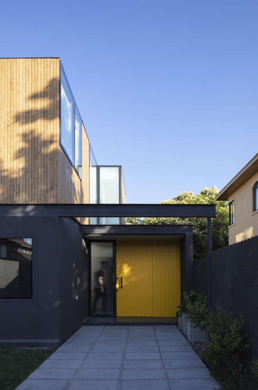 智利 Vitacura 社区翻新住宅，融入自然光线与可持续设计-16