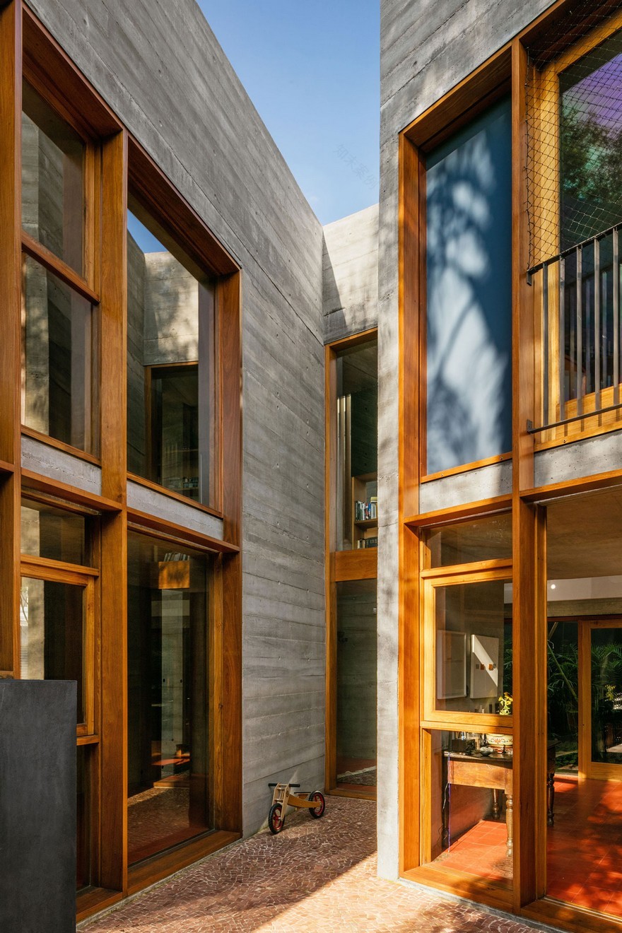 巴西圣保罗“野蛮人”混凝土住宅,树梢泳池景色迷人-16