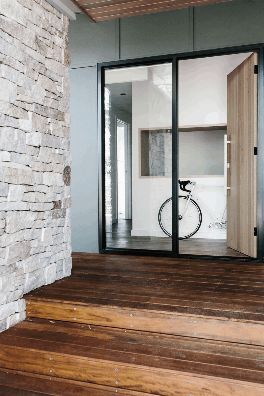 Coastal Holiday Home Balancing Social Fun and Privacy-4