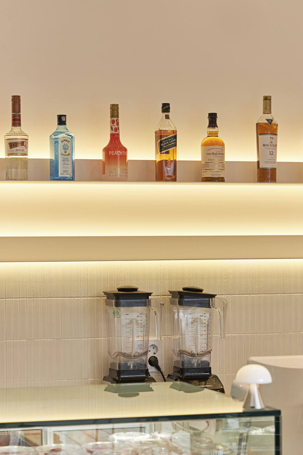 韩国 12 坪小咖啡厅的极简设计魅力-16