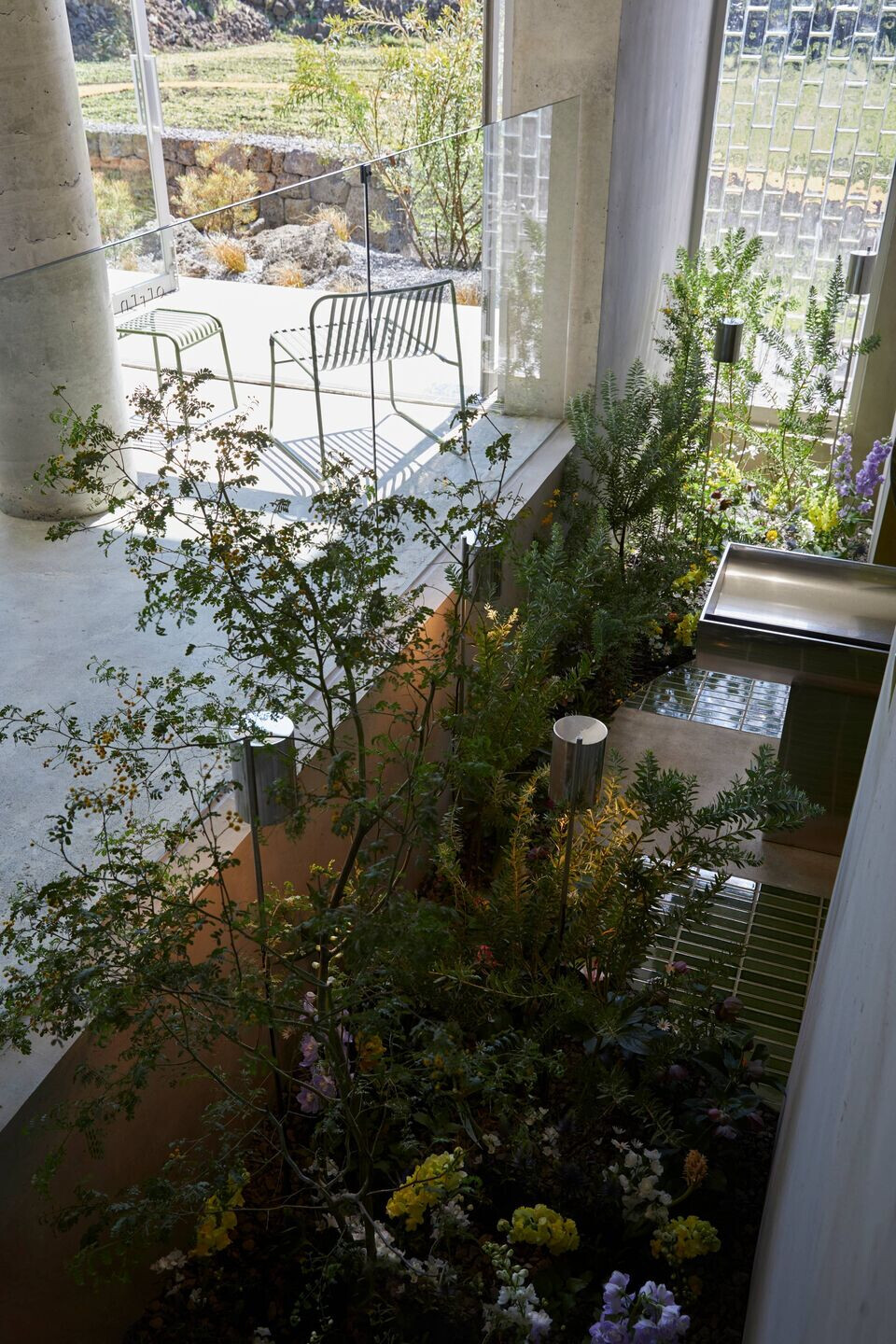 融入自然的极简餐厅设计丨韩国丨ATMOROUND-41