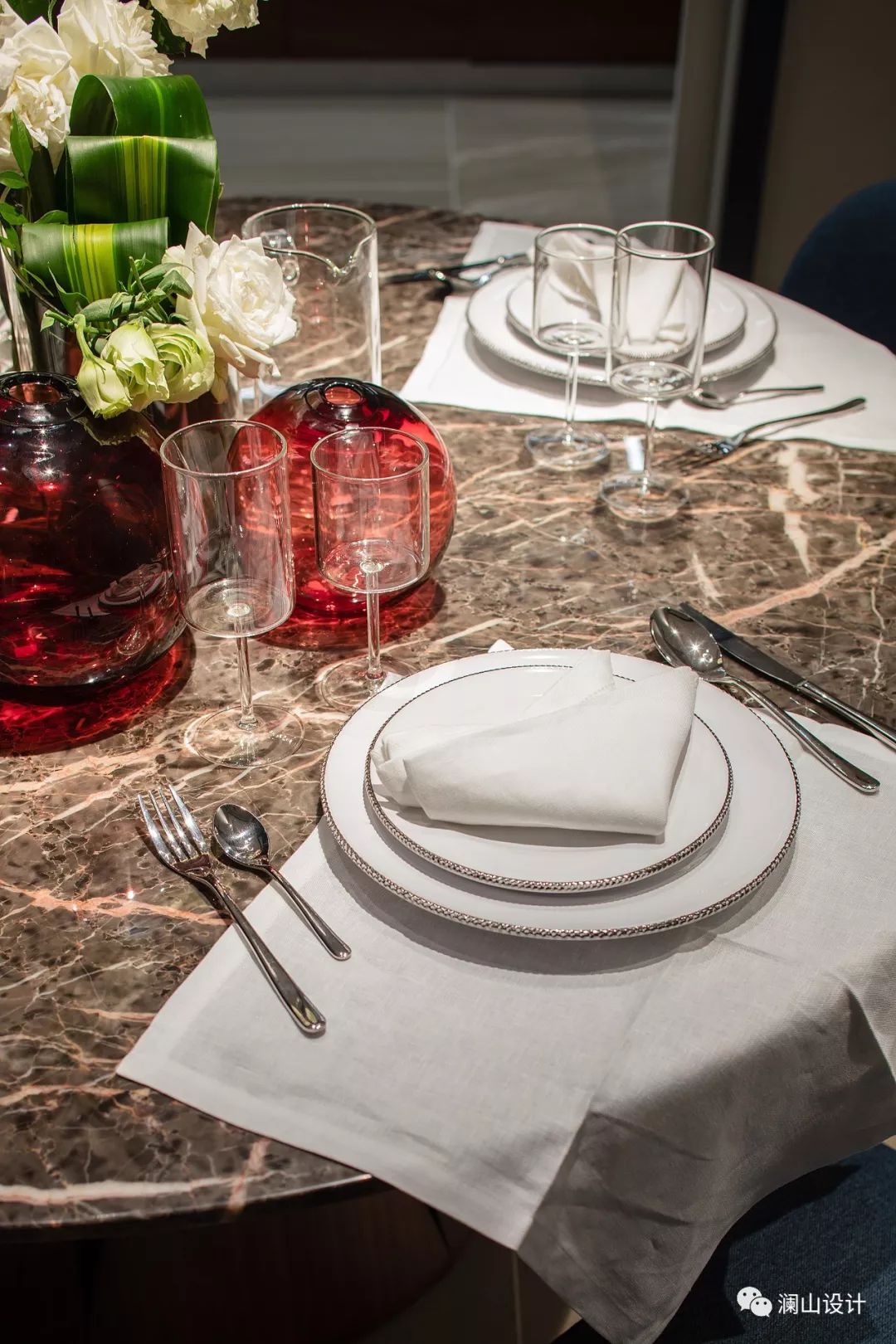 地下室华丽变身,蓝色魔力营造梦幻空间-8