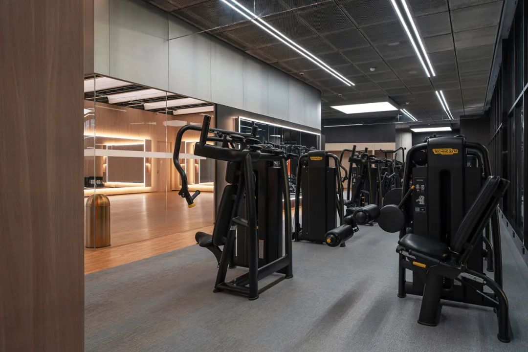 TRACTION 森林公园中的健身房丨生兵,屈飞婧-23