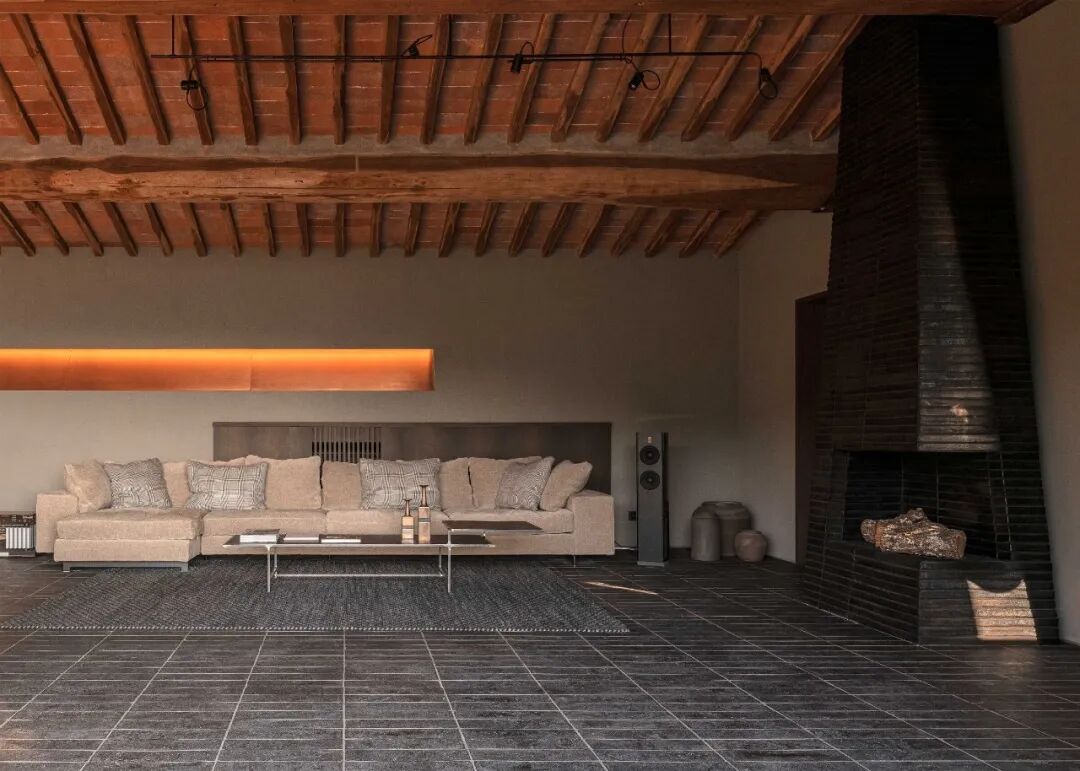 卡萨拉斯玛格丽塔斯公寓(Casa常见指房子、公寓等,由于缺乏更多背景信息,一般以公寓来常见处理,但根据具体场景这里也可能表示其他场所;Las Margaritas音译过来是拉斯玛格丽塔斯 ,它可能是具体的人名、地名等,可根据实际情况进一步确认指代对象及更合适的译法,如果是酒店、度假村等也可纠正信息重新让我翻译 )丨哥伦比亚丨Trópico Arquitectura-75