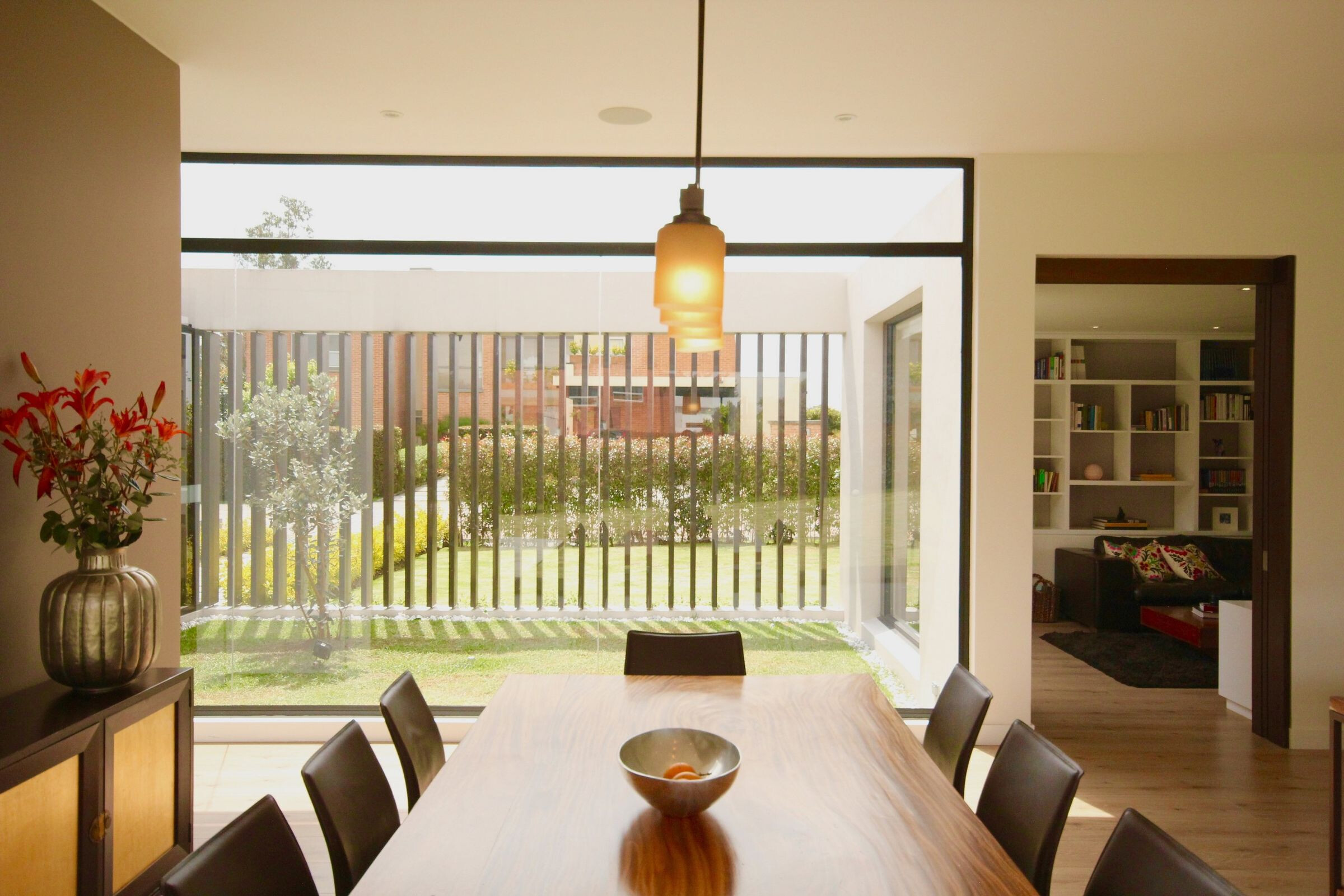 哥伦比亚 L 型别墅 · Campuzano Arquitectos 的室内外一体化设计-34