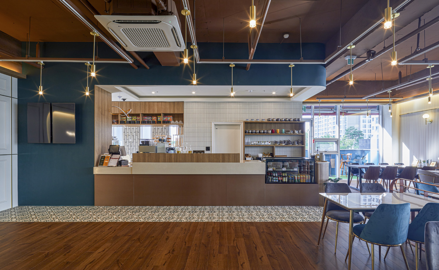 简约 35 平咖啡馆，明亮温馨的室内设计-5