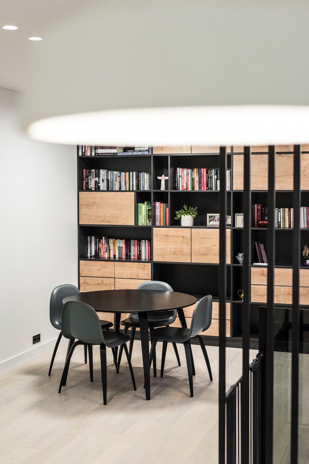 简约黑白木色 纯色美学私宅-25