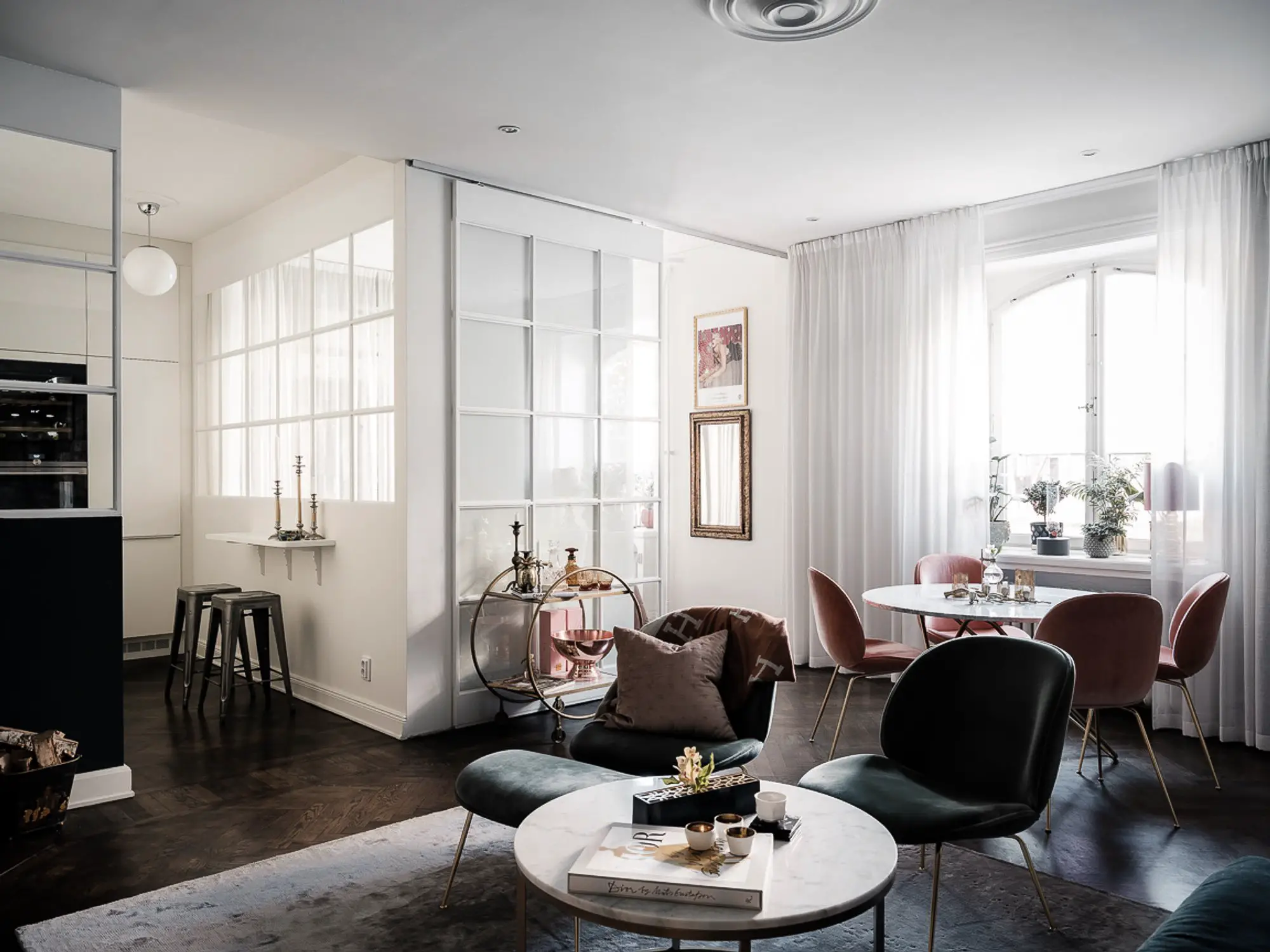 经典时尚一居室，玻璃墙设计打造通透空间-5