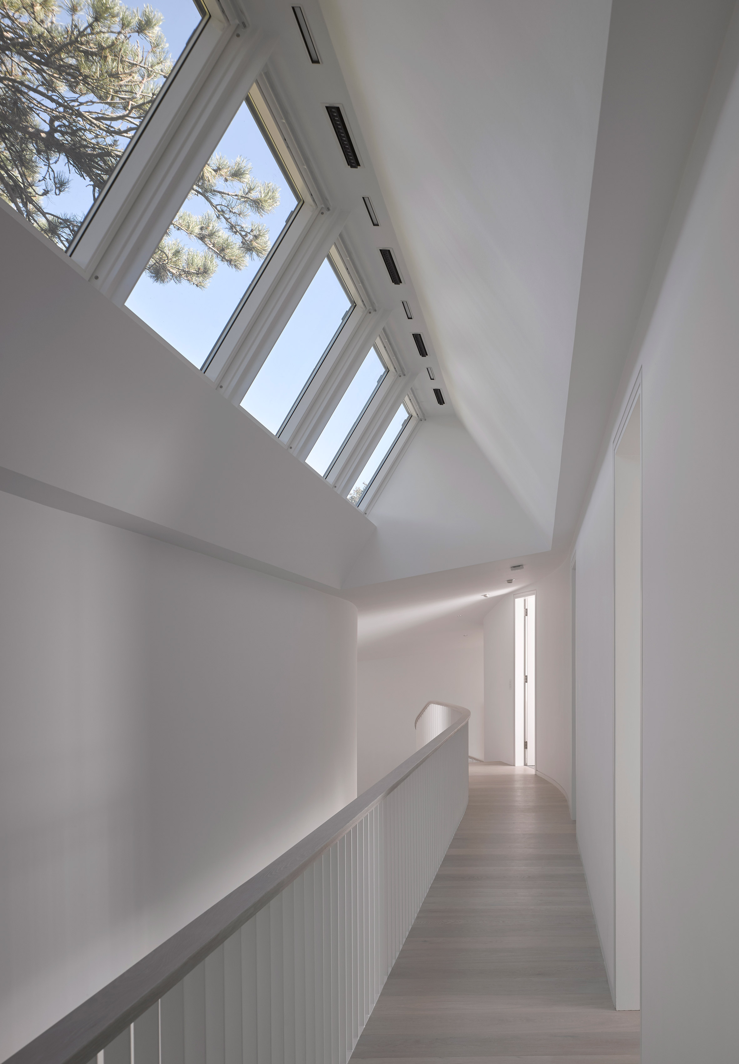 Tonkin Liu perches "castle-like" residence on Dover's white cliffs-13