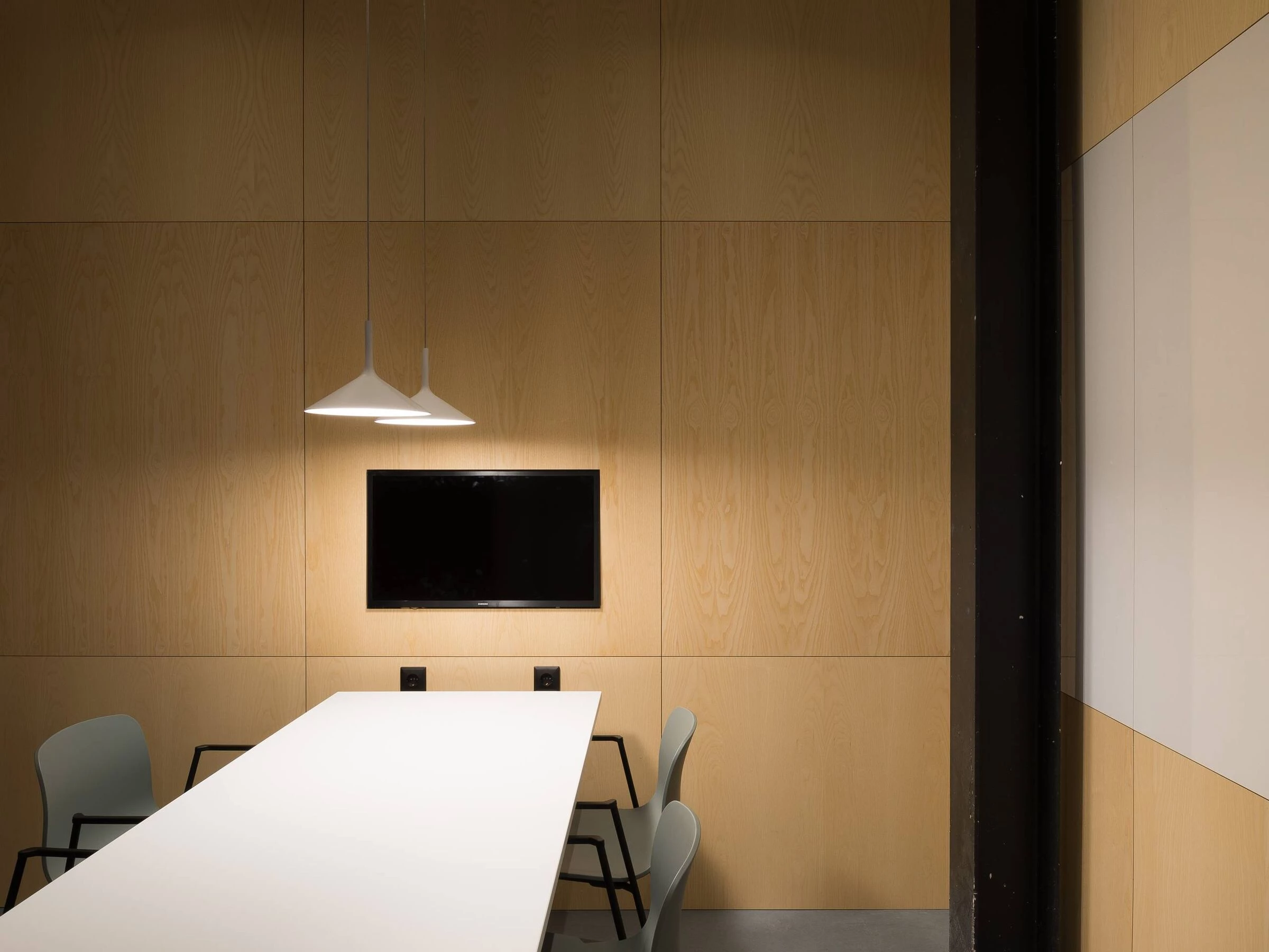 定制化绿色办公空间 | 荷兰乌特勒支前铁路工厂改造-10