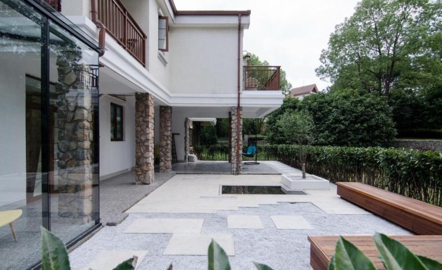 光影穿梭的现代宅院-10