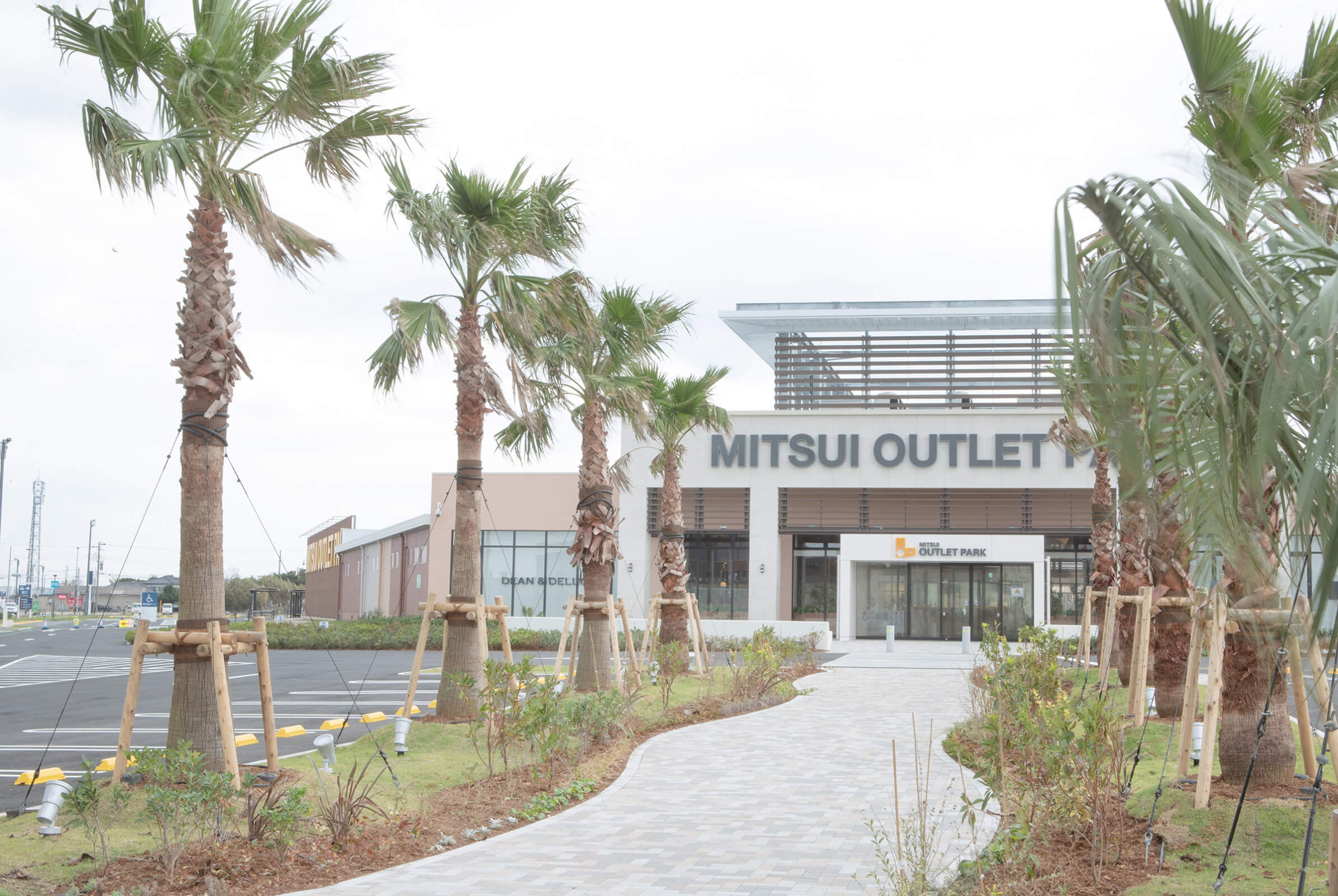 
      MITSUI OUTLET PARK Kisarazu (Phase 3) ｜ STGK Inc. | Landscape Design - Creating a living human-scape
    -2